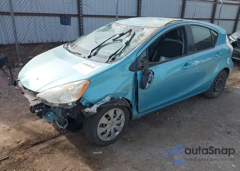 2012 Toyota Prius C Three из США, поврежденный, VIN JTDKDTB37C1015454